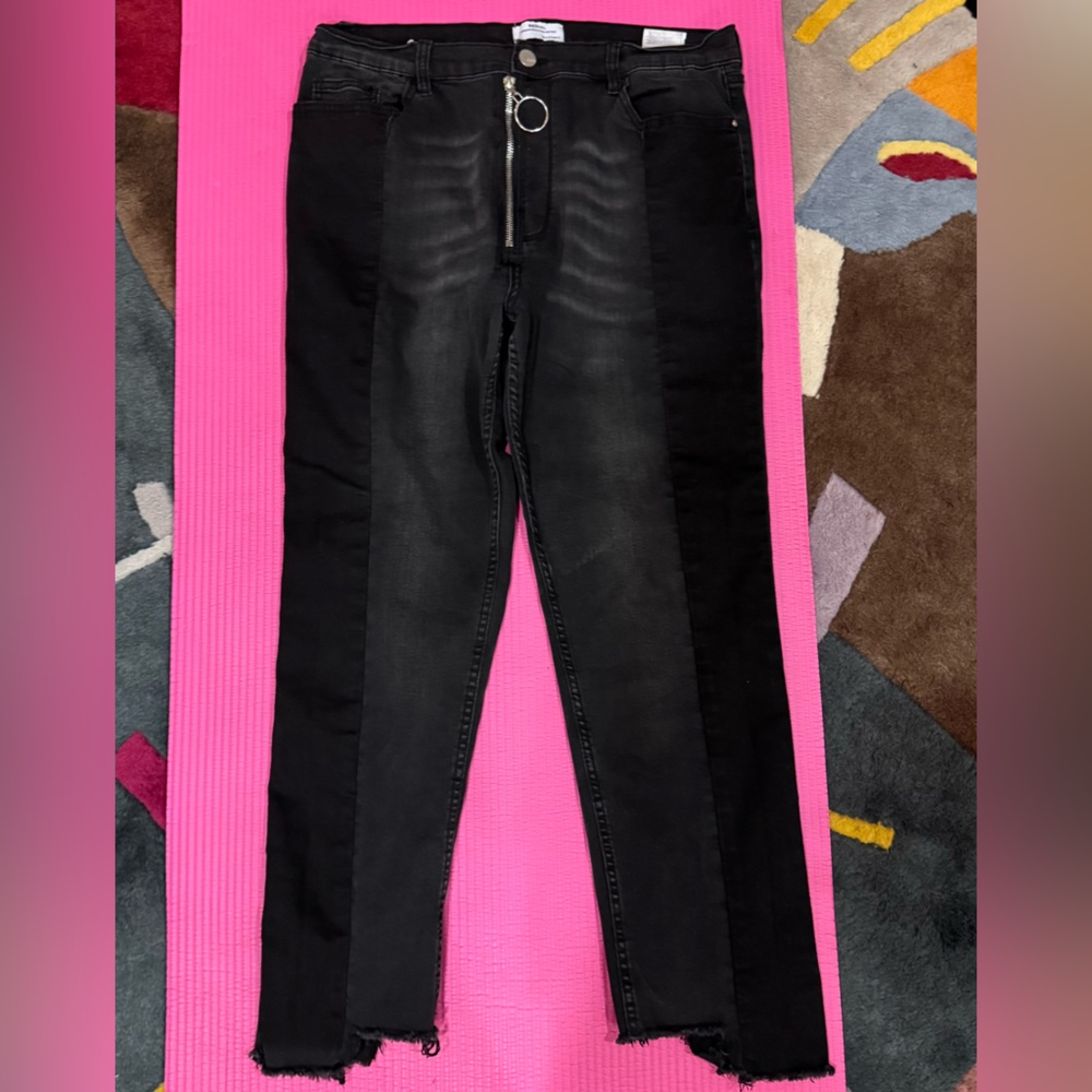 Redial slick Black Zippered Pants w/ rough hem size 12/14 = size 42 European
